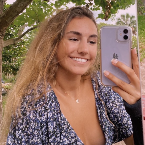 ⭐️meet your posher⭐️ - Picture 2 of 5